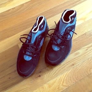 Nike (like new) ACG Black & Blue